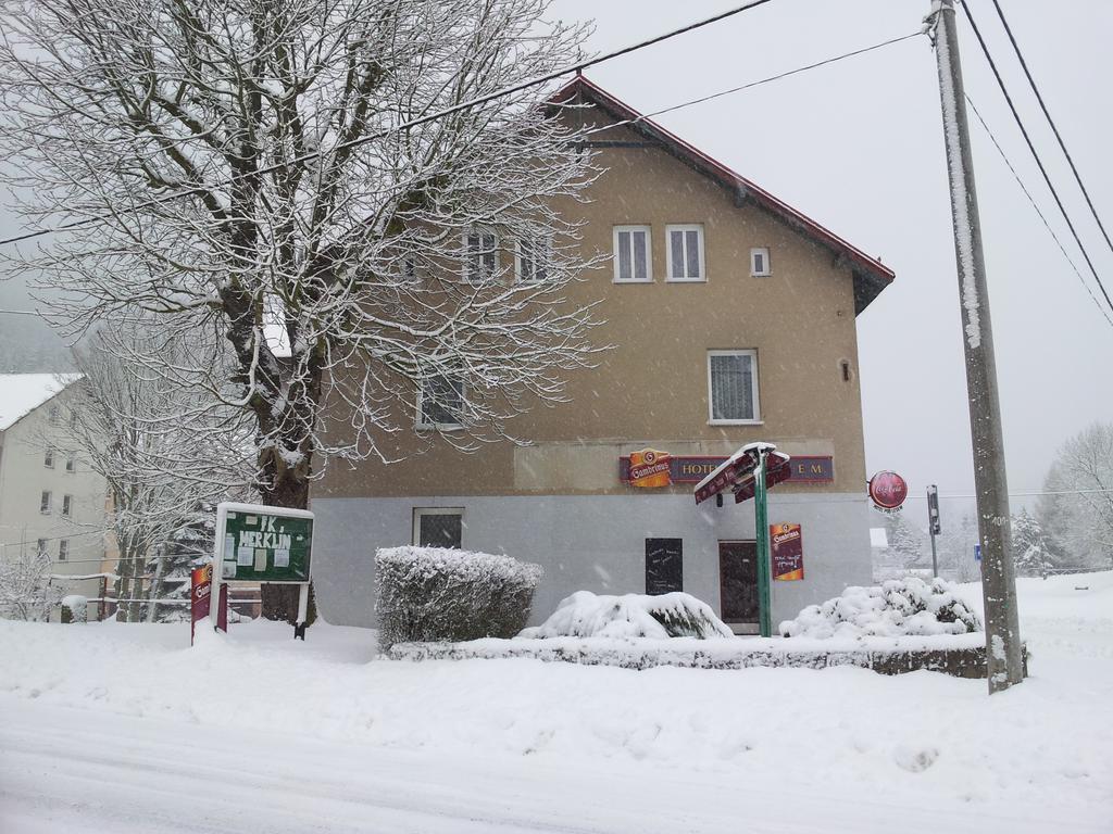 Guest House Pod Lesem Merklin Екстериор снимка