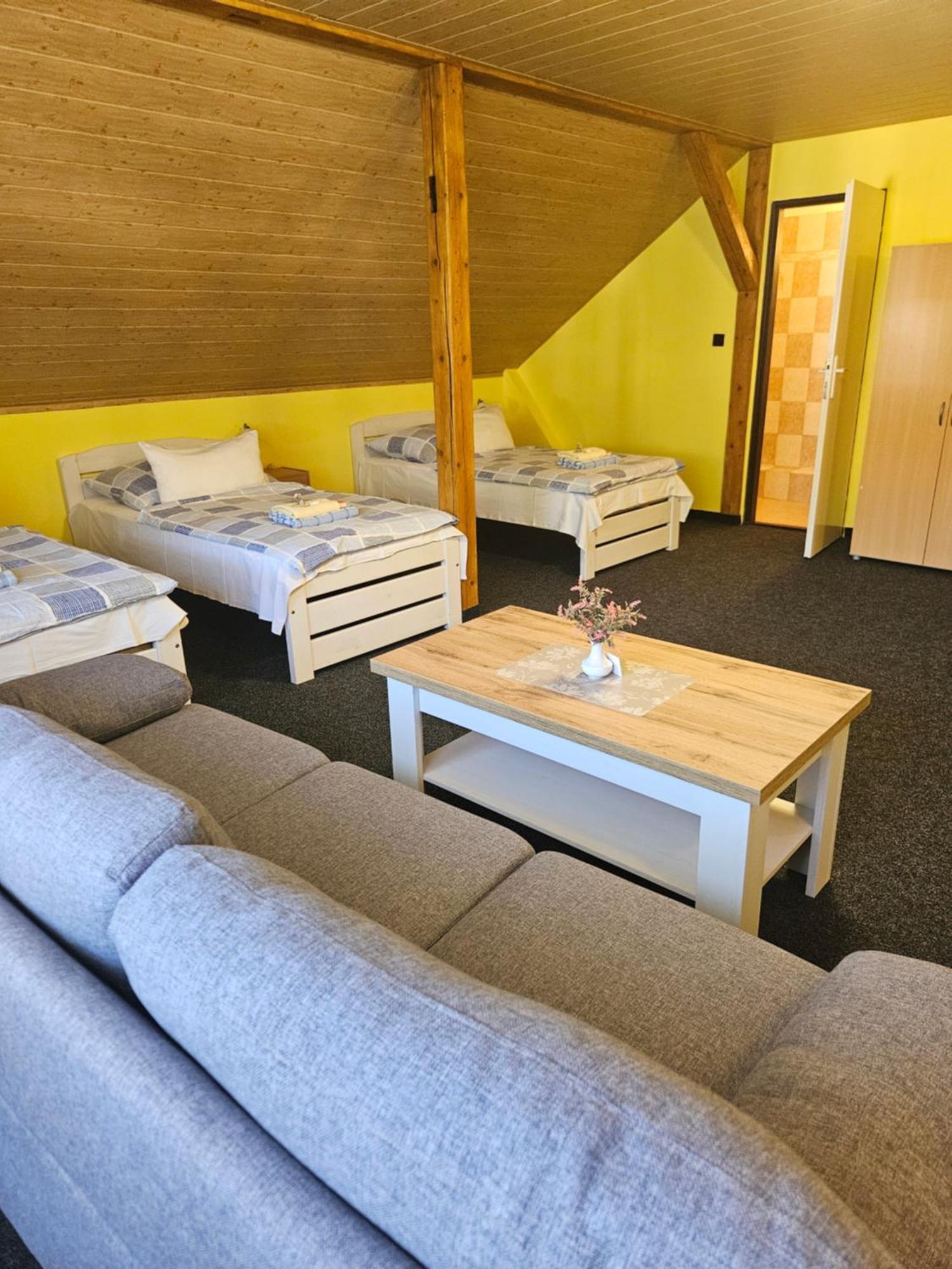Guest House Pod Lesem Merklin Екстериор снимка