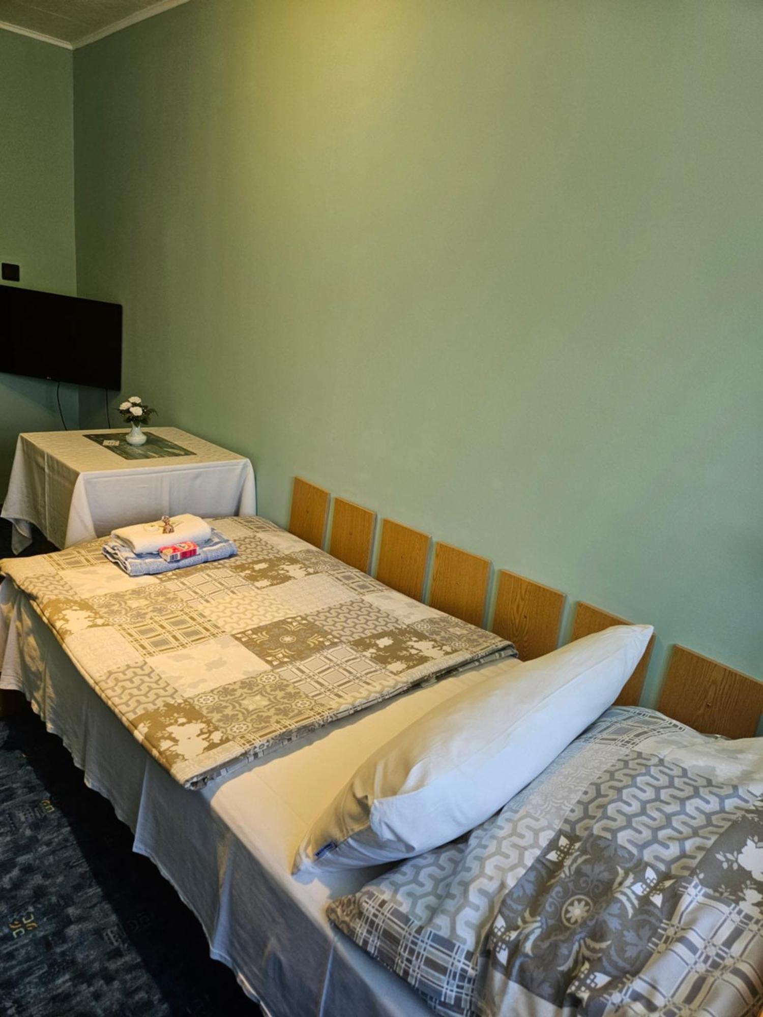 Guest House Pod Lesem Merklin Екстериор снимка