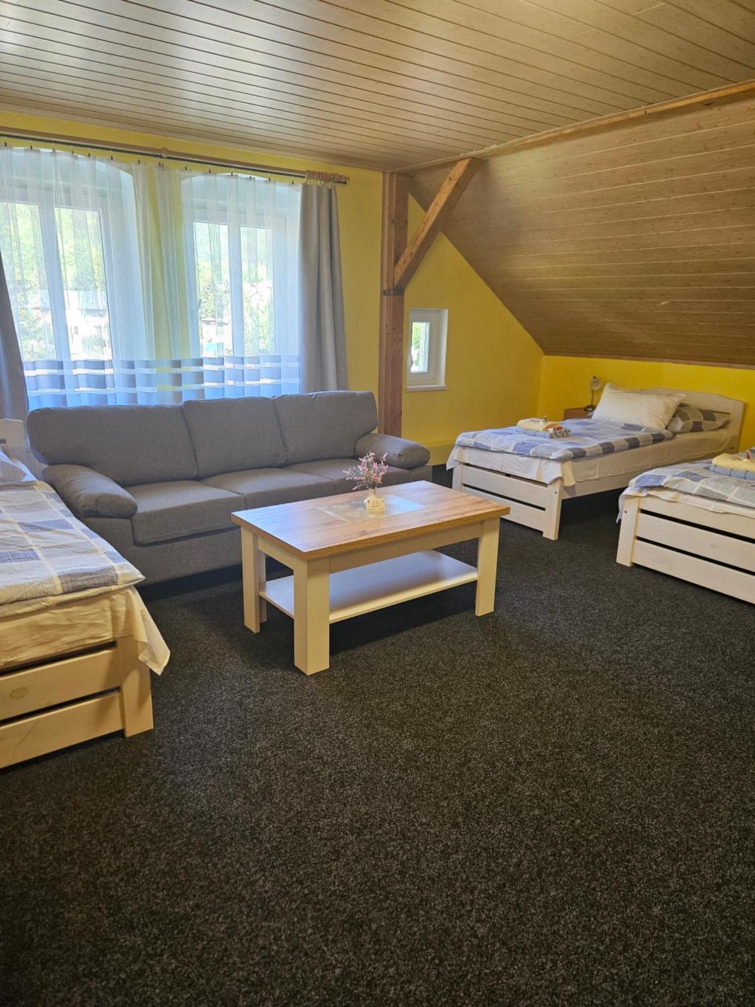 Guest House Pod Lesem Merklin Екстериор снимка