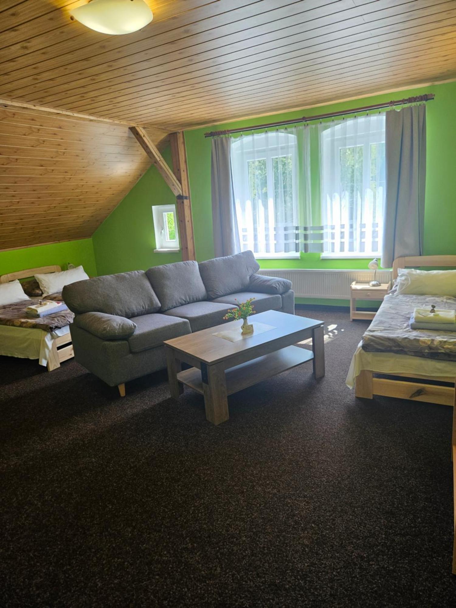 Guest House Pod Lesem Merklin Екстериор снимка