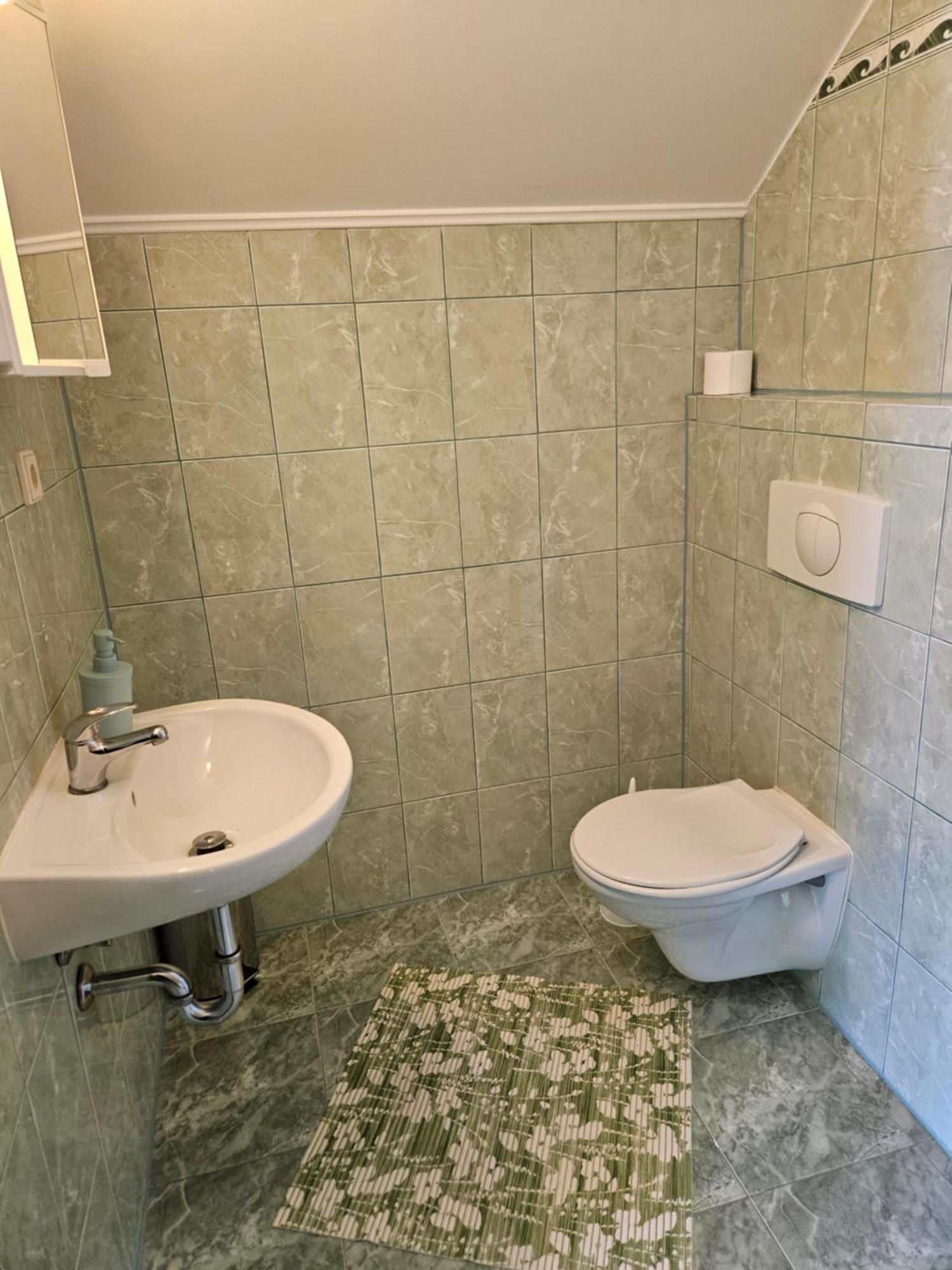 Guest House Pod Lesem Merklin Екстериор снимка