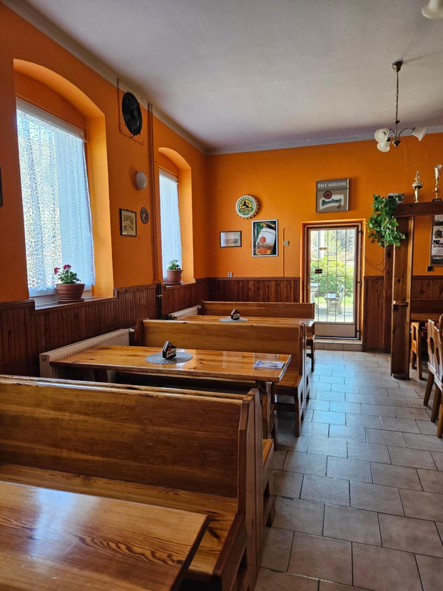 Guest House Pod Lesem Merklin Екстериор снимка