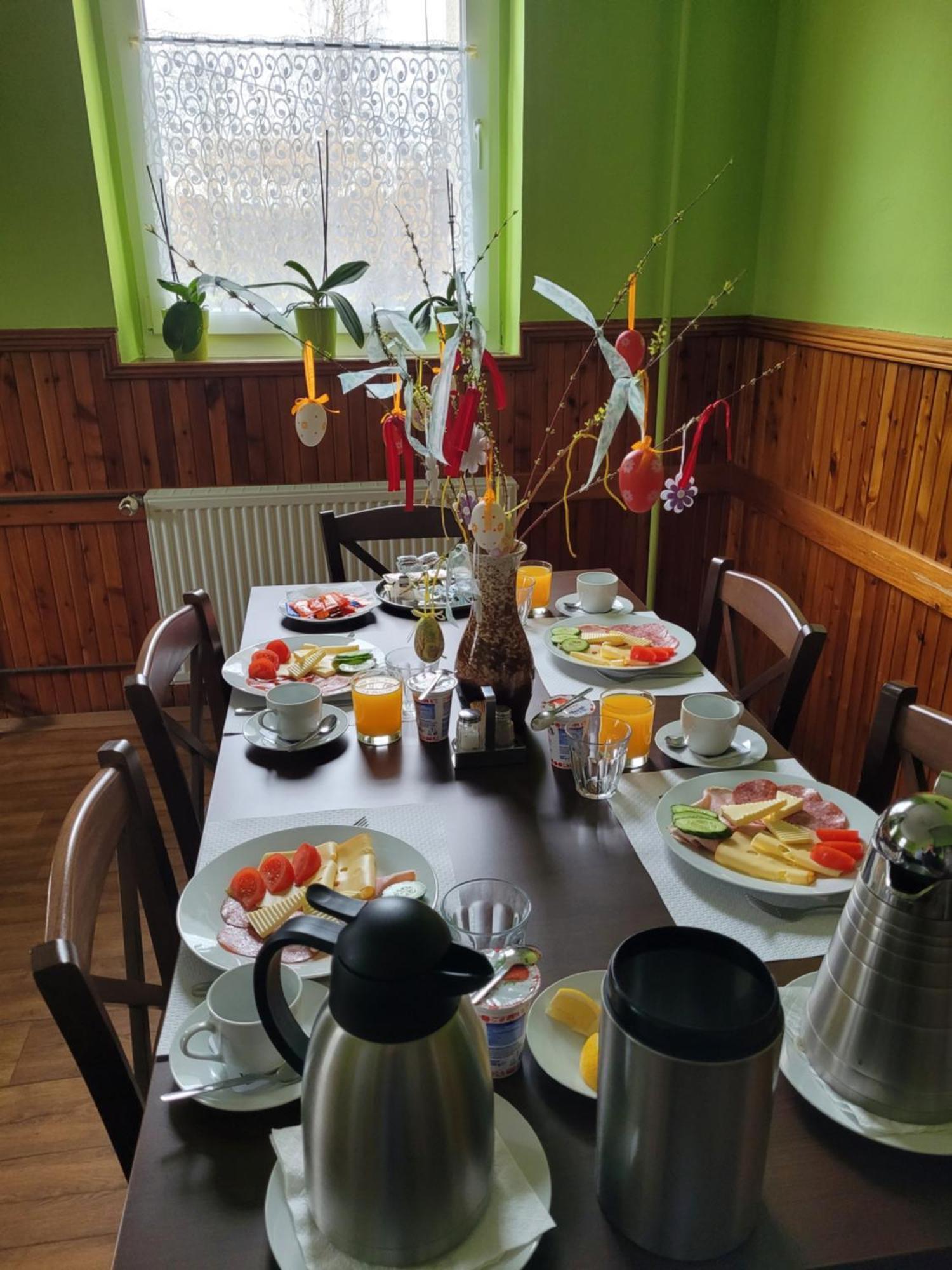 Guest House Pod Lesem Merklin Екстериор снимка