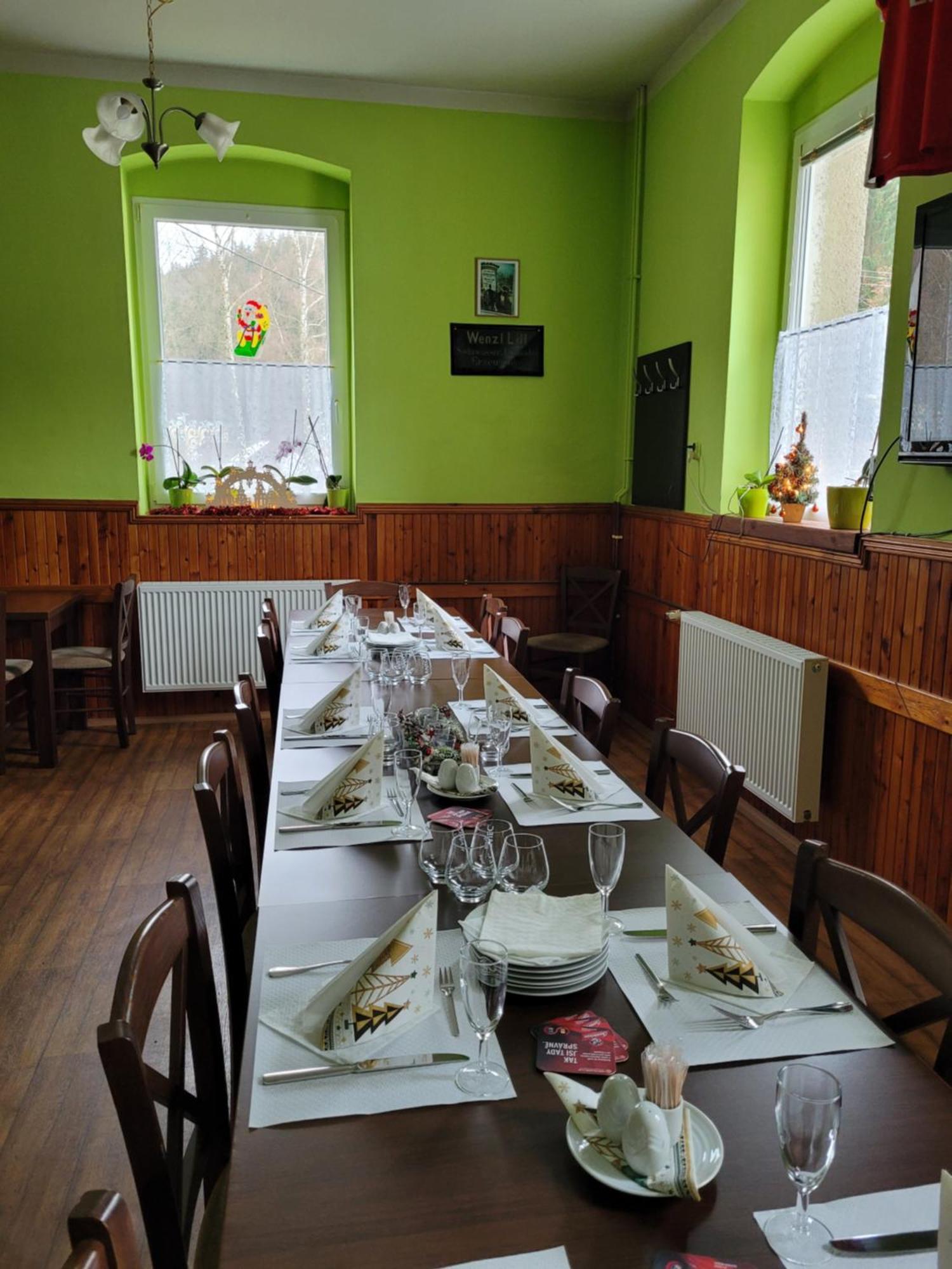 Guest House Pod Lesem Merklin Екстериор снимка