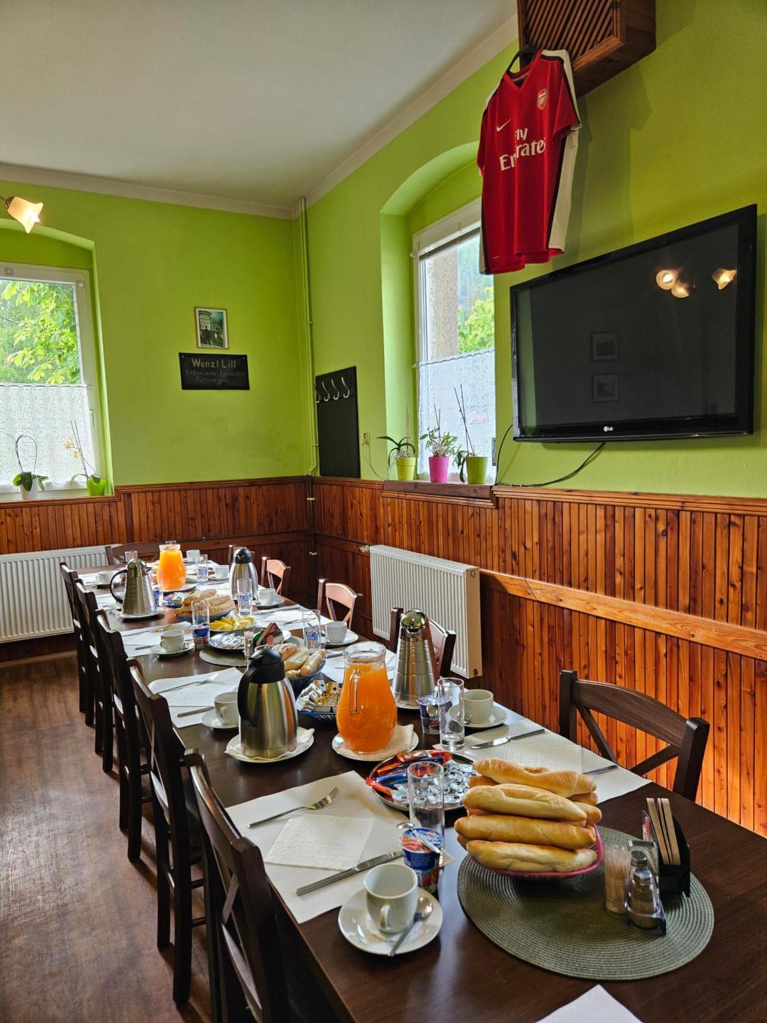 Guest House Pod Lesem Merklin Екстериор снимка